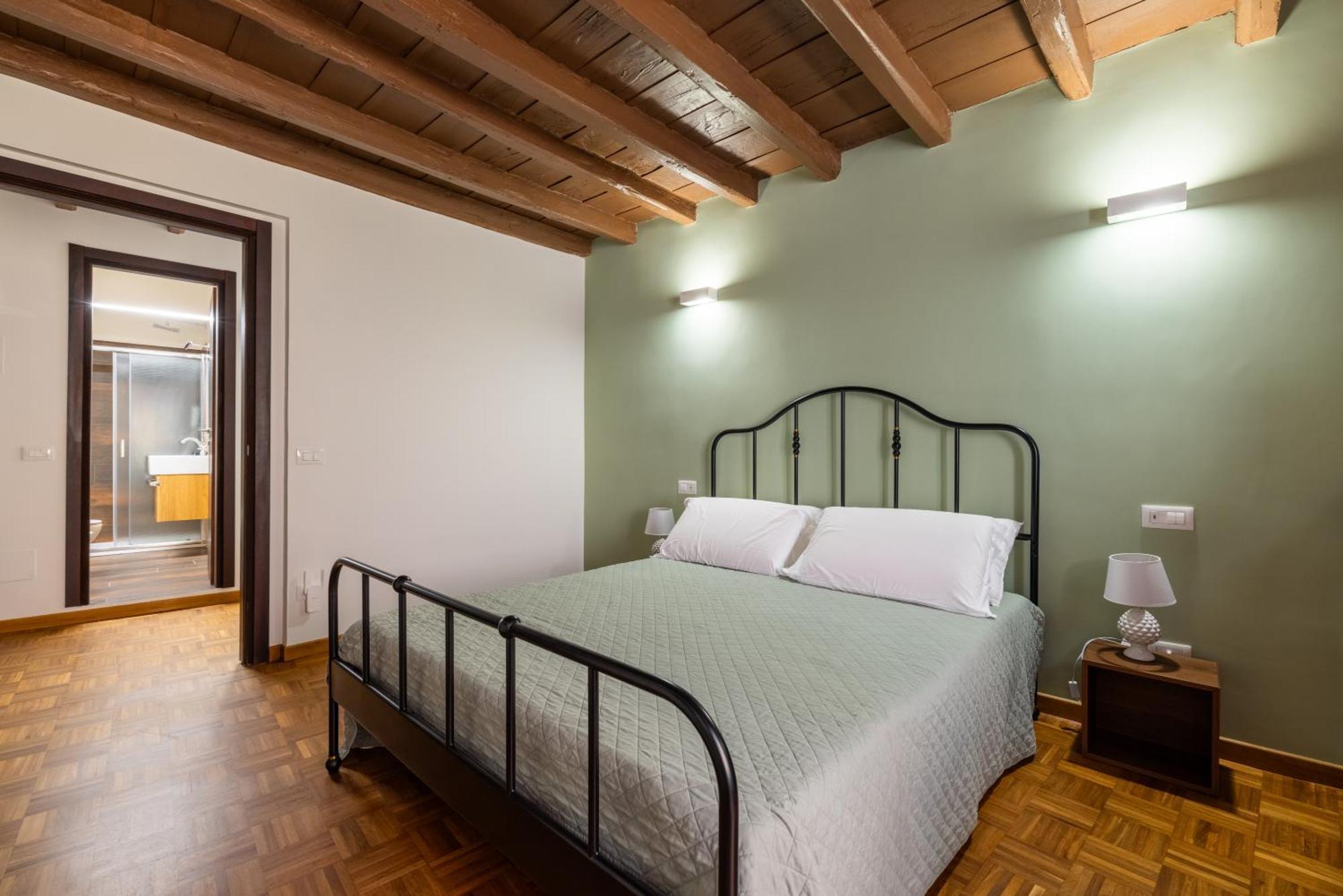 Woodstyle - Navona Apartment Rome